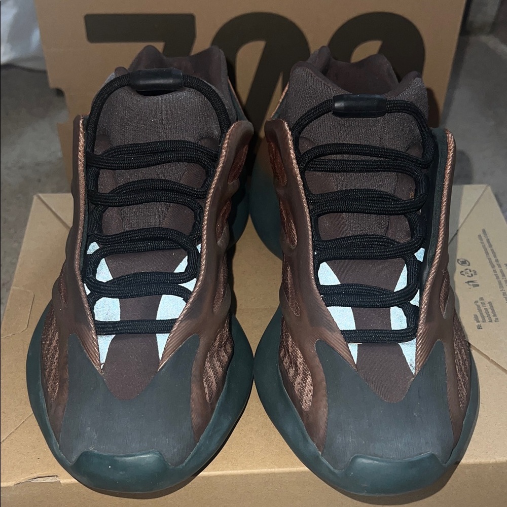 Adidas YEEZY 700 V3 Copper Fade - Picture 6 of 8